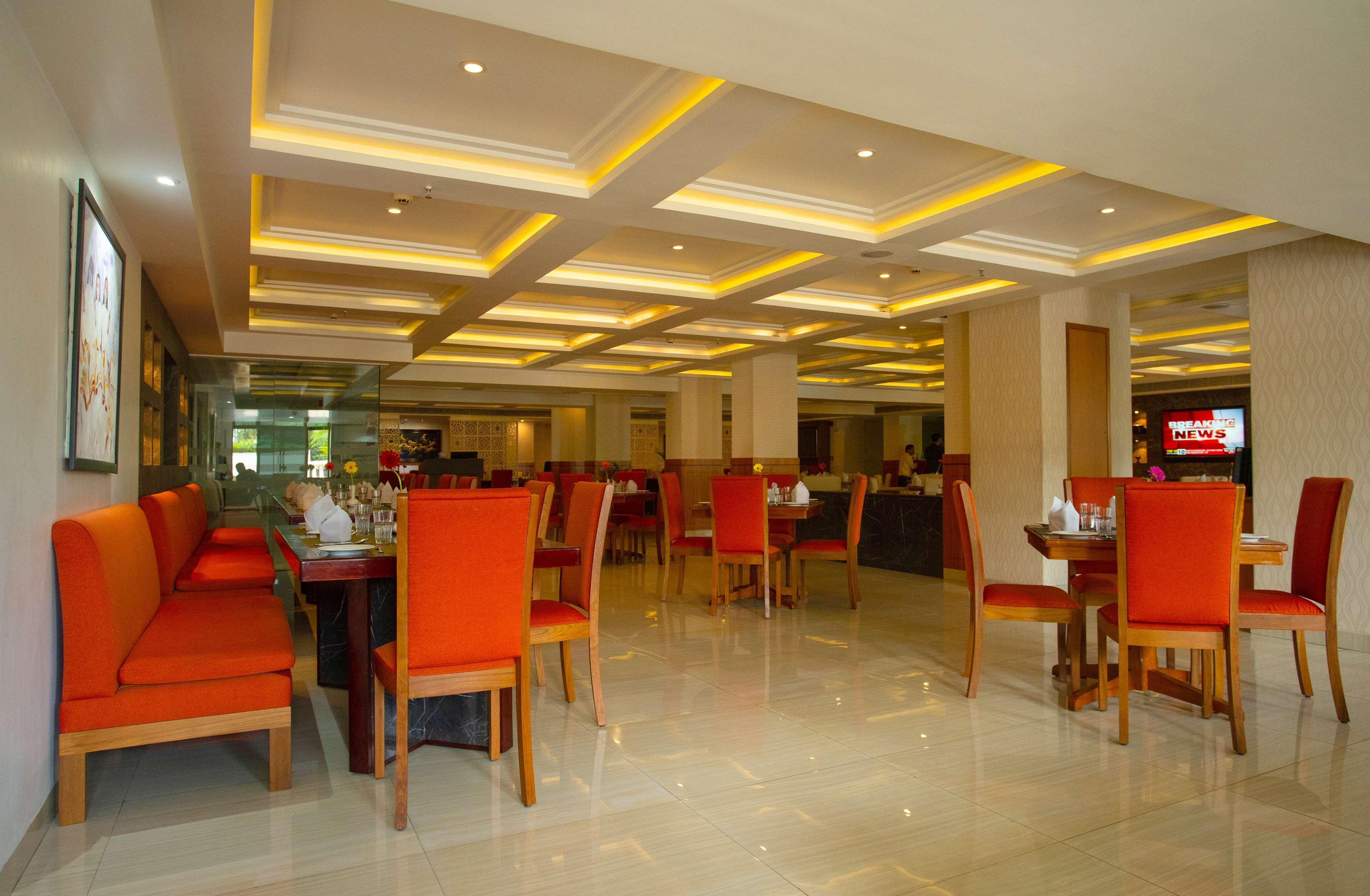 Classic Grande,A Member Of Radisson Imphal Buitenkant foto