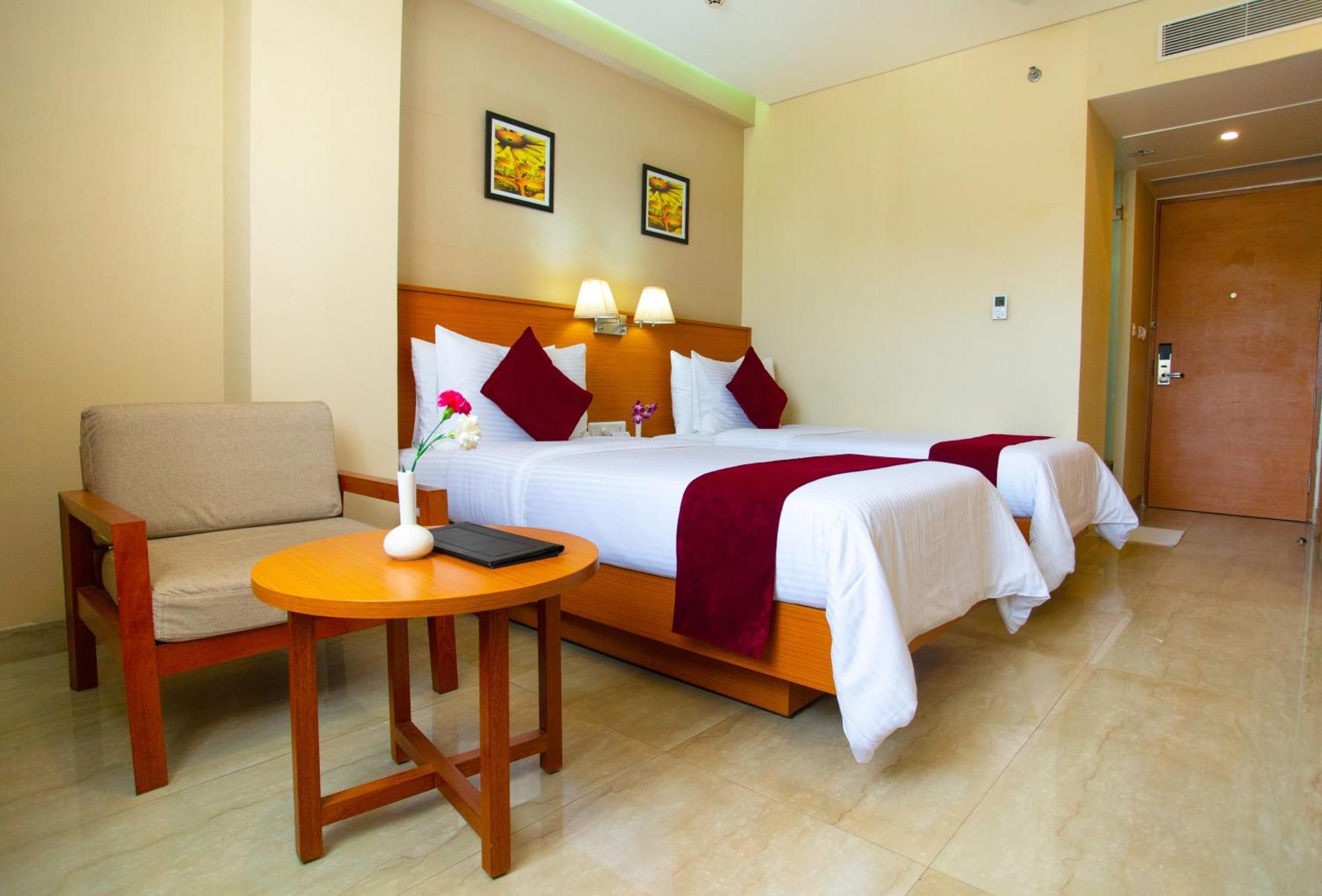 Classic Grande,A Member Of Radisson Imphal Buitenkant foto