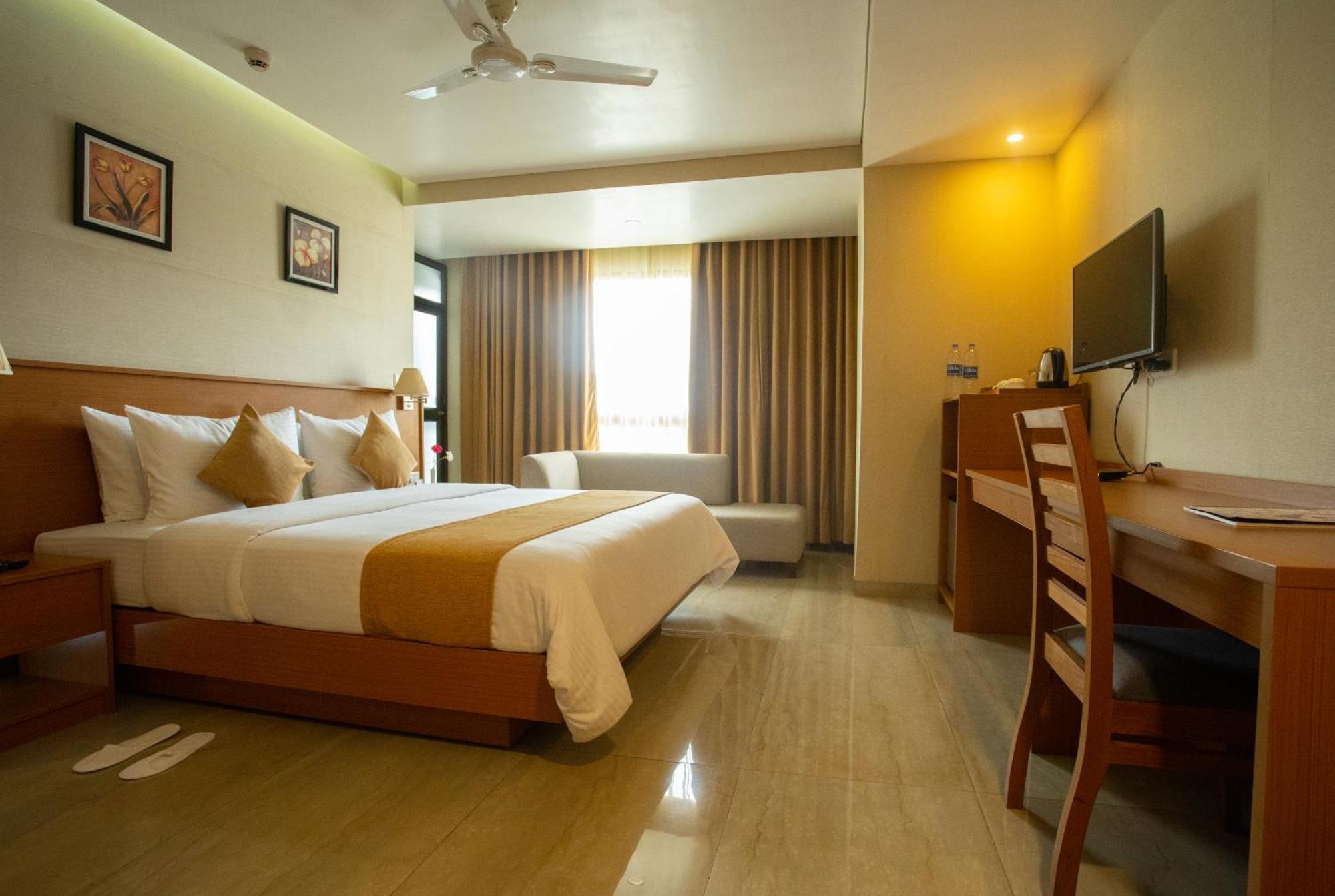 Classic Grande,A Member Of Radisson Imphal Buitenkant foto