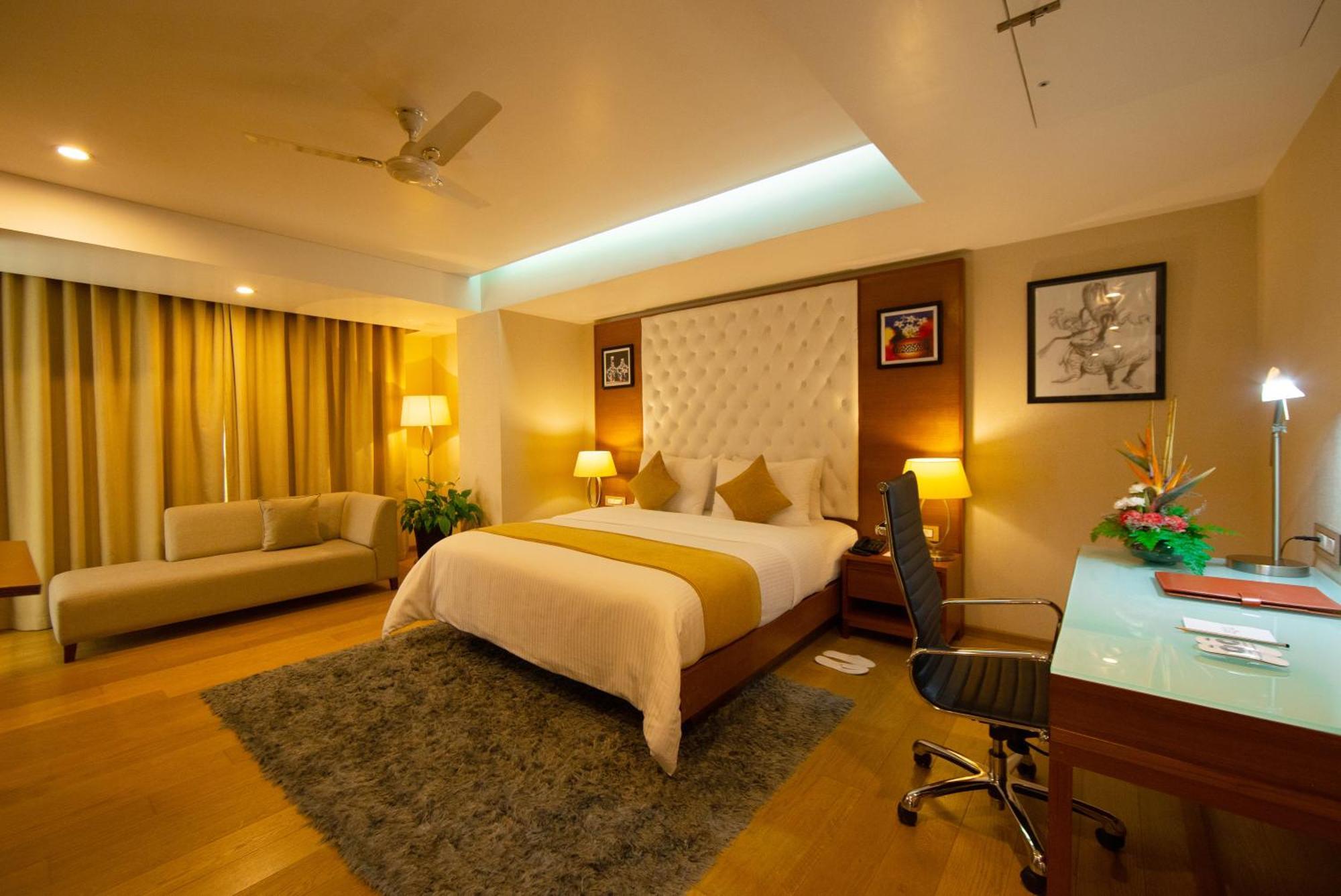 Classic Grande,A Member Of Radisson Imphal Buitenkant foto