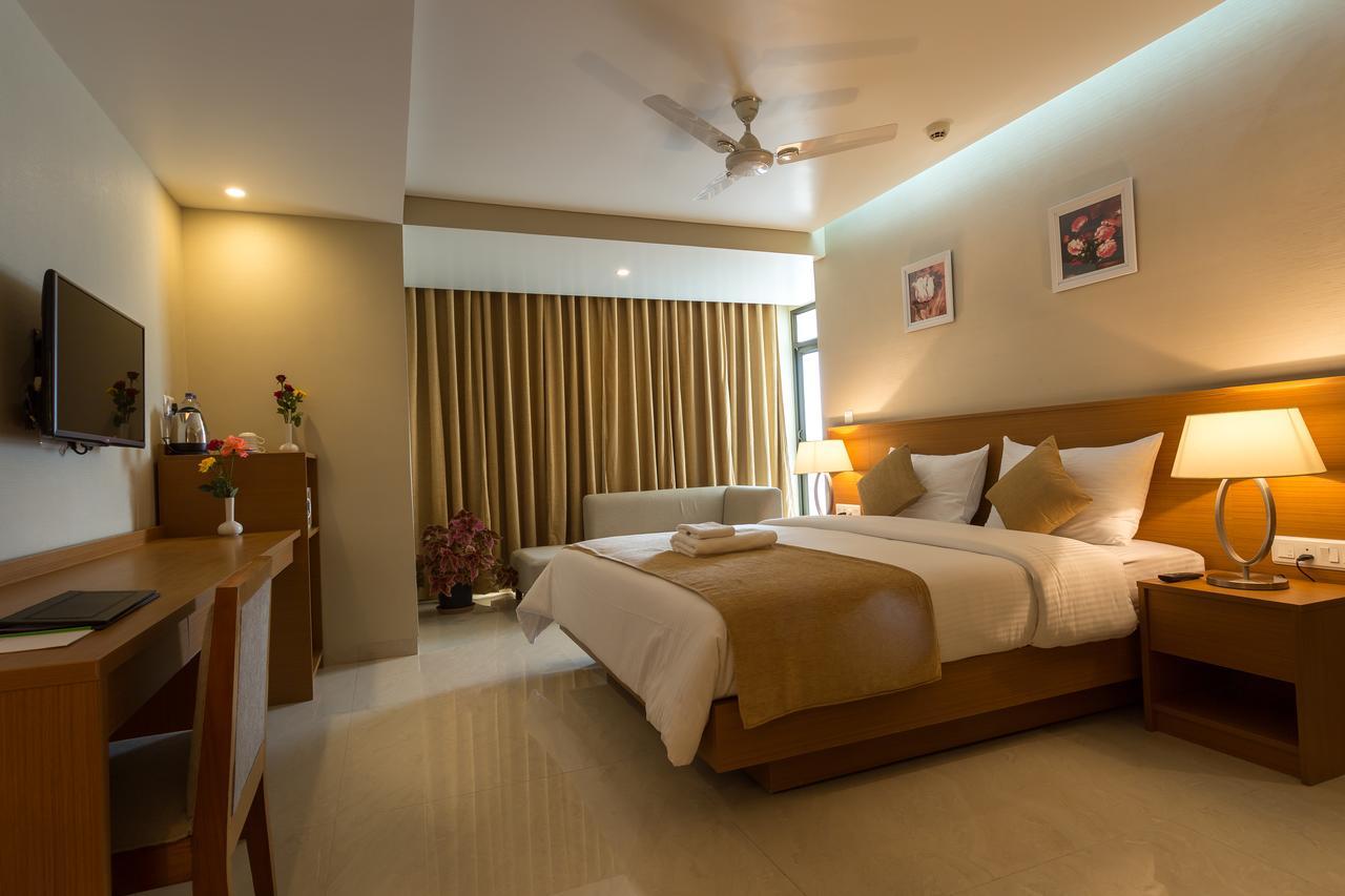 Classic Grande,A Member Of Radisson Imphal Buitenkant foto