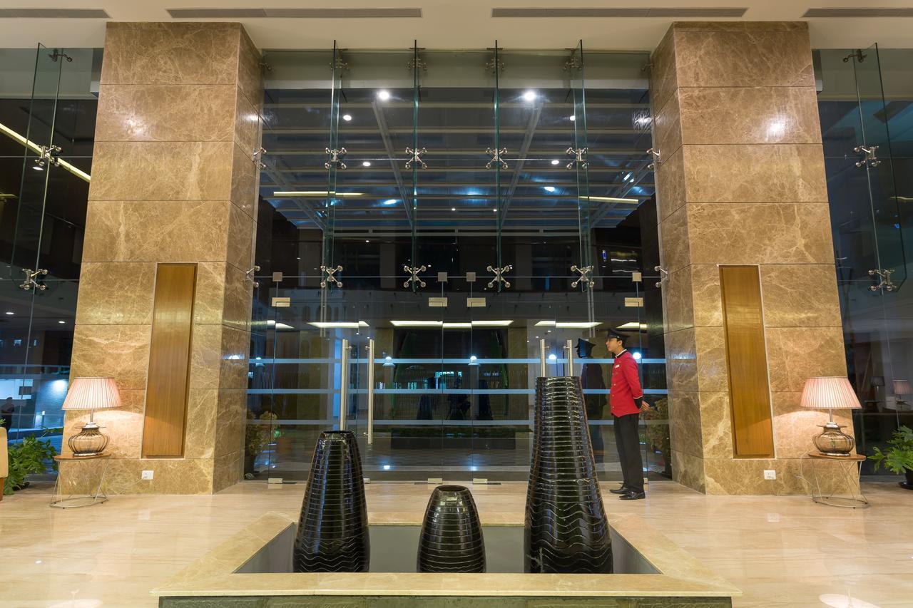 Classic Grande,A Member Of Radisson Imphal Buitenkant foto