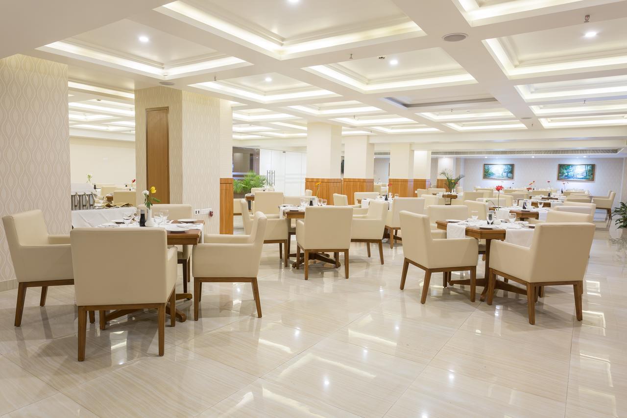 Classic Grande,A Member Of Radisson Imphal Buitenkant foto