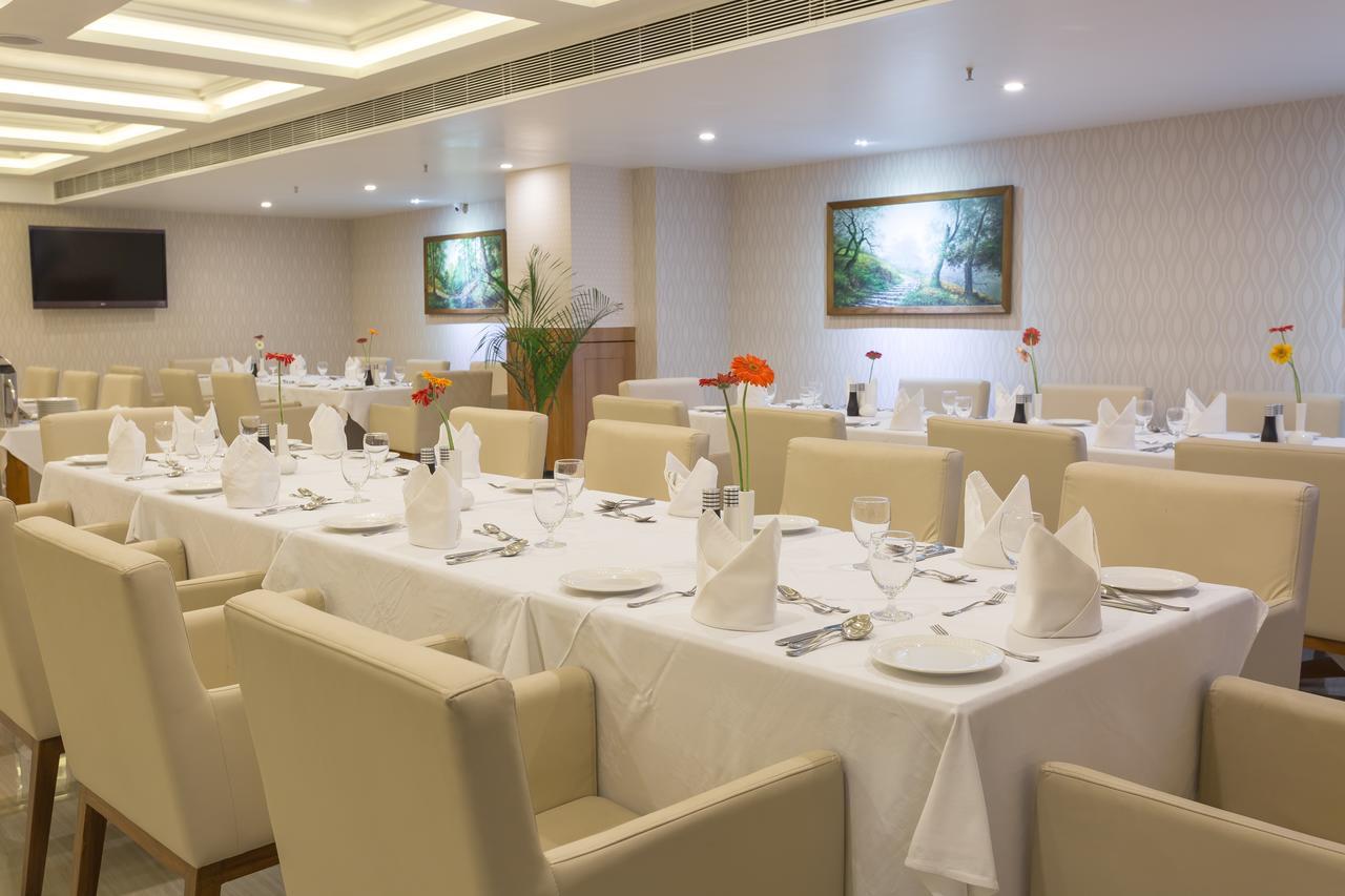 Classic Grande,A Member Of Radisson Imphal Buitenkant foto