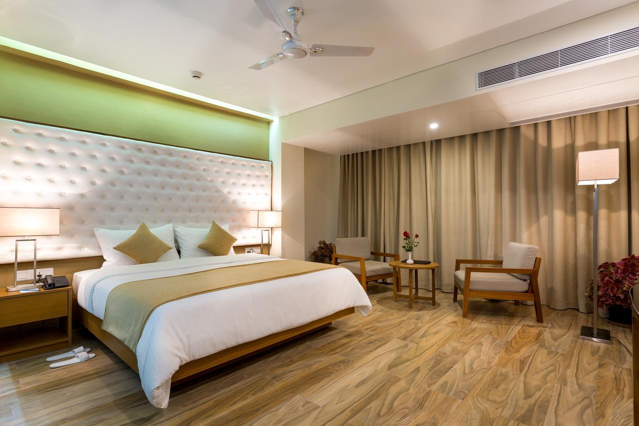 Classic Grande,A Member Of Radisson Imphal Buitenkant foto