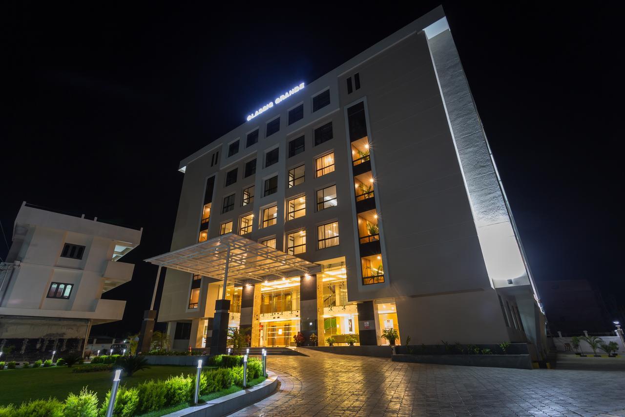 Classic Grande,A Member Of Radisson Imphal Buitenkant foto
